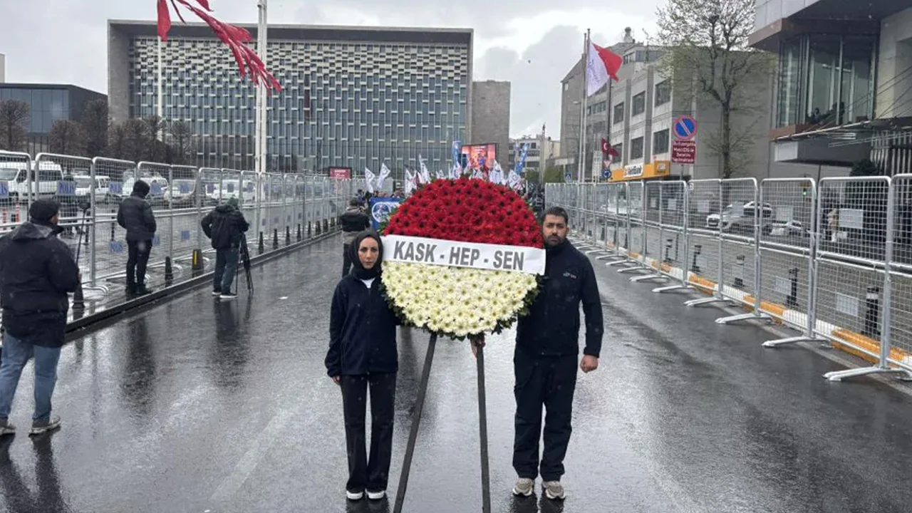 HEP-SEN 1 Mayıs'ı Taksim'de kutladı