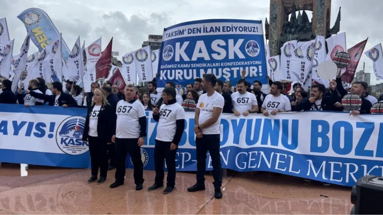 HEP-SEN 1 Mayıs’ı Taksim’de kutladı