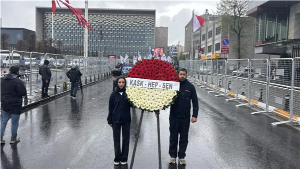 HEP-SEN 1 Mayıs’ı Taksim’de kutladı